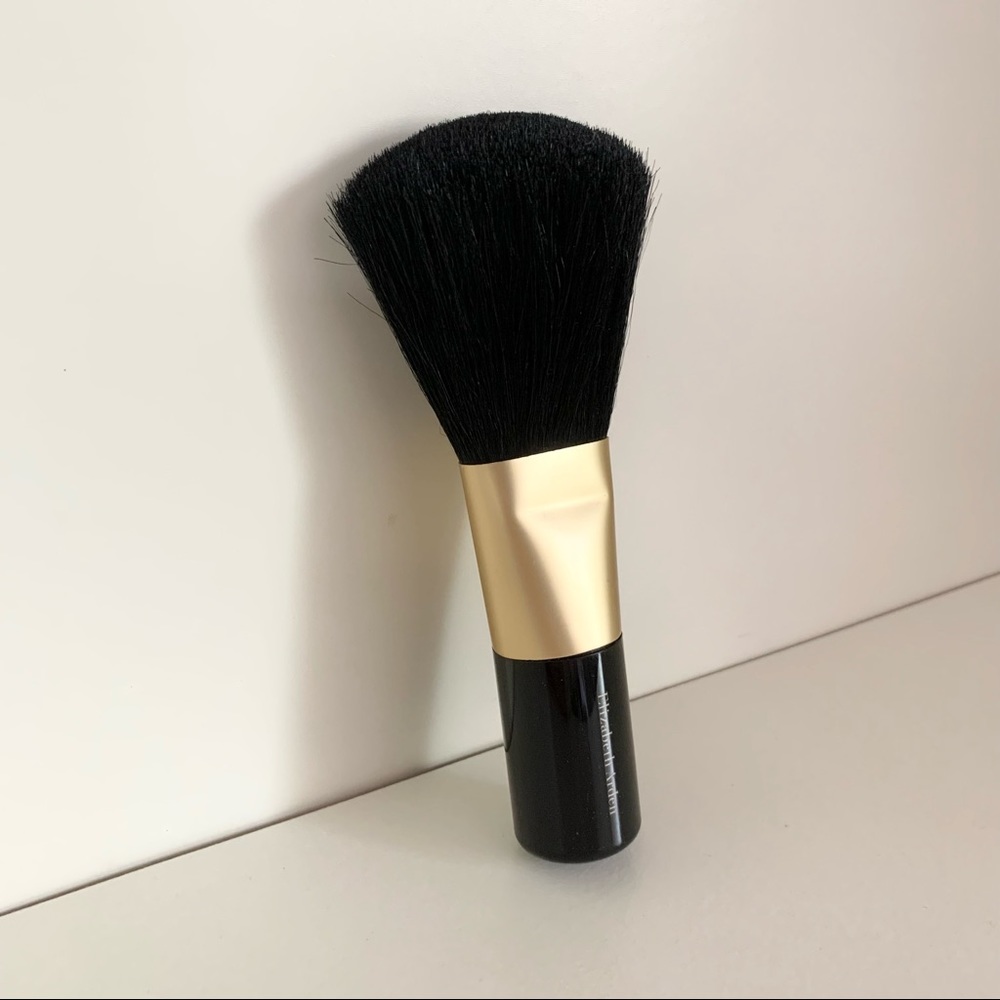 NWOT Elizabeth Arden large face brush